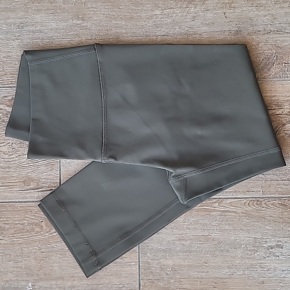 Lululemon Wunder Under Crop Hi Rise Full On Luxtreme 21 W6AGZS Dark Olive Sz 6